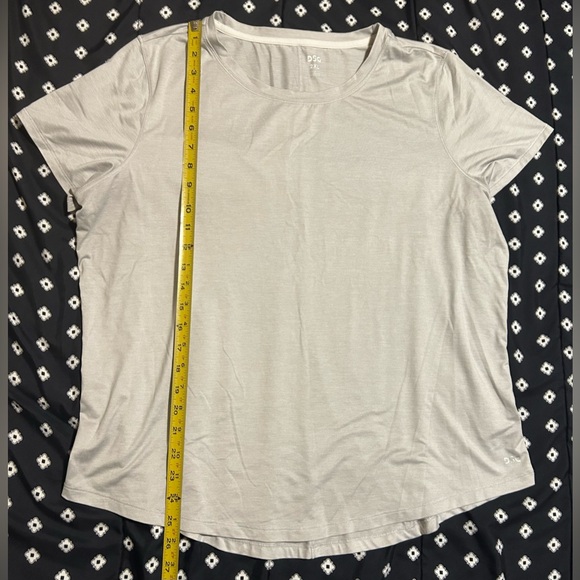 DSG Light grey work out shirt- size xl/2xl - Picture 4 of 8